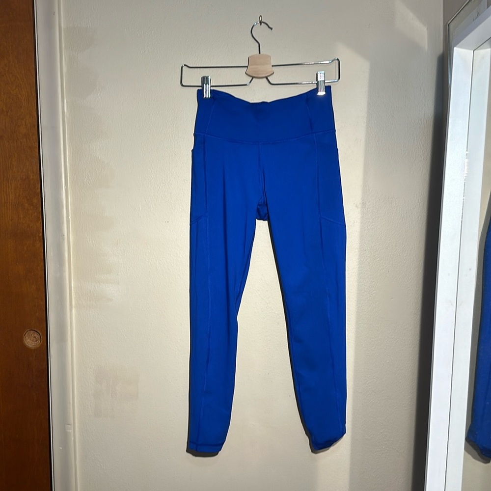 EUC Victoria Secret’s yoga pants. Blue. Size small petite